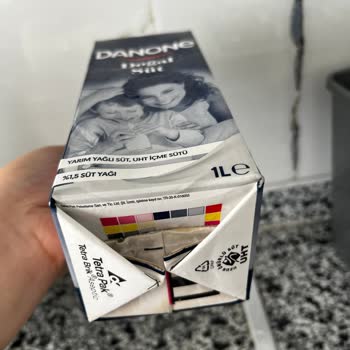 Danone Doğal Süt Kutusunun Patlaması Ve Çökelek Benzeri Bozulmuş Süt