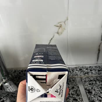 Danone Doğal Süt Kutusunun Patlaması Ve Çökelek Benzeri Bozulmuş Süt