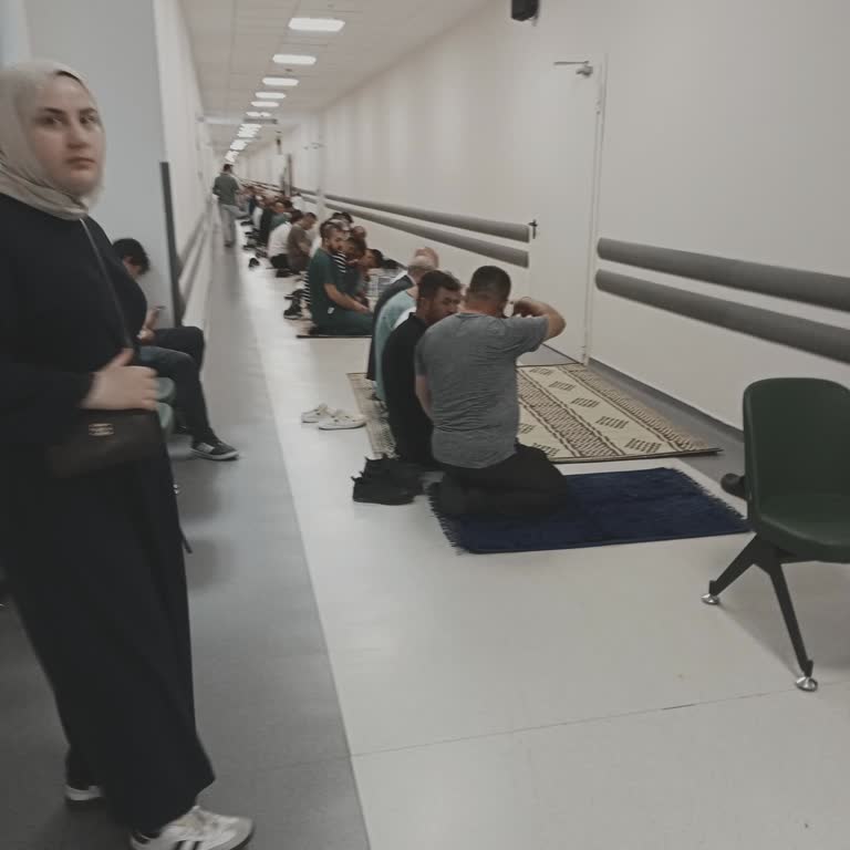 Samsun Şehir Hastanesi Mescidinde Seccadeler Koridorları Kapıyor
