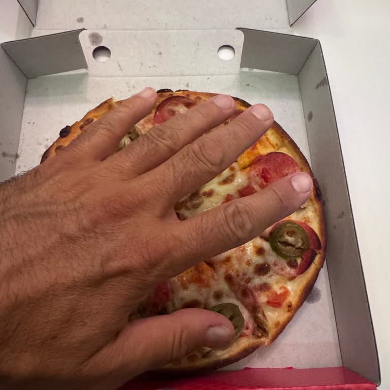 Menüdeki Boyutta Pizza Gelmedi
