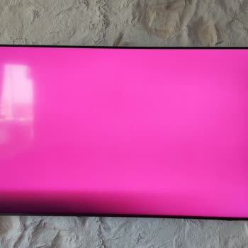 Samsung Neo QLED TV Shows a Black Stripe After One Hour of Use
