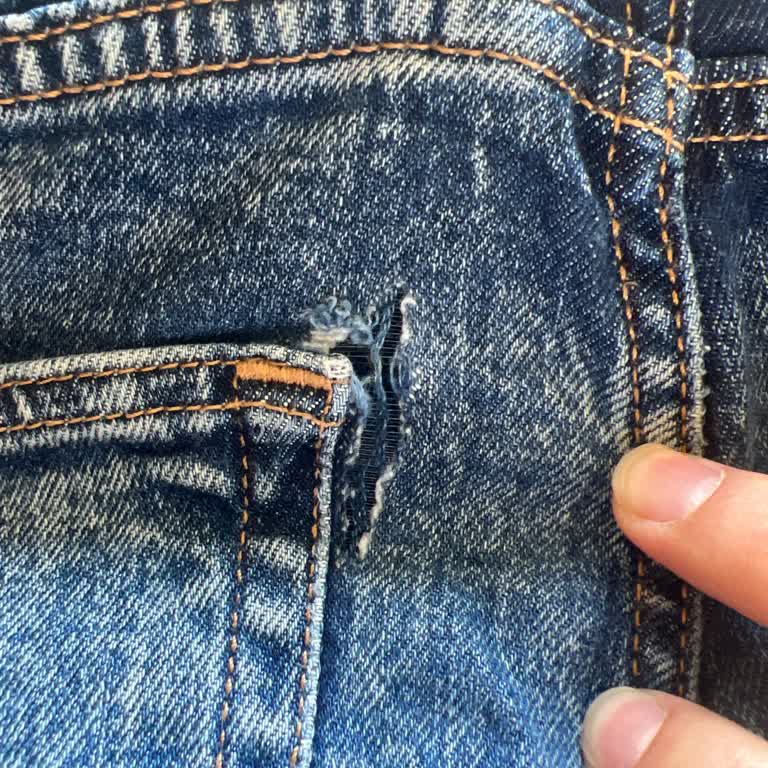 Levi's Pantolonunda Tekrarlayan Yırtılma Ve Fiş Tarihi Nedeniyle İşlem Reddedildi