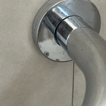 Kullanılmayan Vitra Küvet Tutamağında Renk Değişikliği Ve Lekeler: Ayıplı Ürün Şikayeti