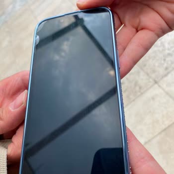 Ekran Koruyucu Kabarması Ve Saygısız Mağaza Tutumu