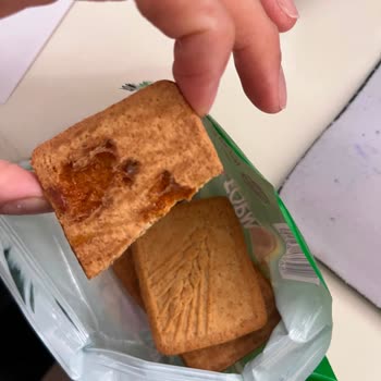 Eti Bisküvi Paketi İçindeki Anormal Görünüm Gıda Güvenliğini Tehdit Ediyor
