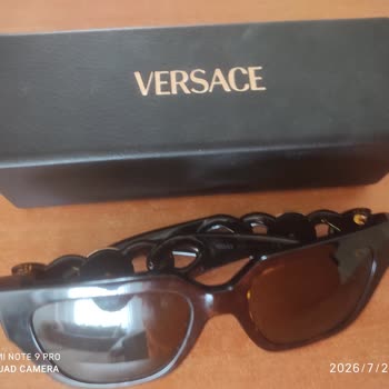 Versace Güneş Gözlüğünün Araç Kullanırken Göz Ağrısına Neden Olması