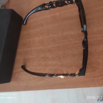 Versace Güneş Gözlüğünün Araç Kullanırken Göz Ağrısına Neden Olması