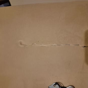 Yırtık Kol Zımbalanmış, Normod’da Özensiz Ürün