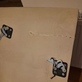 Yırtık Kol Zımbalanmış, Normod’da Özensiz Ürün