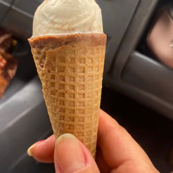 Saç İçeren Magnum Dondurması Mide Bulantısına Ve Güven Kaybına Yol Açtı