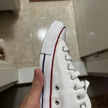 Converse Sneaker’da Aynı Noktalarda Sararma: Üretim Hatası İddiası Ve Kullanıcı Hatası Suçlaması