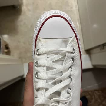 Converse Sneaker’da Aynı Noktalarda Sararma: Üretim Hatası İddiası Ve Kullanıcı Hatası Suçlaması