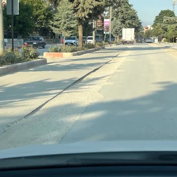 Merzifon’da Bozuk Asfalt Araç Ve Sürücü Güvenliğini Tehlikeye Atıyor