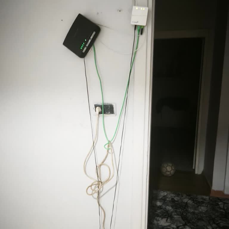 Türk Telekom Kabloları Açıkta, Şikayete Cevap Gelmiyor