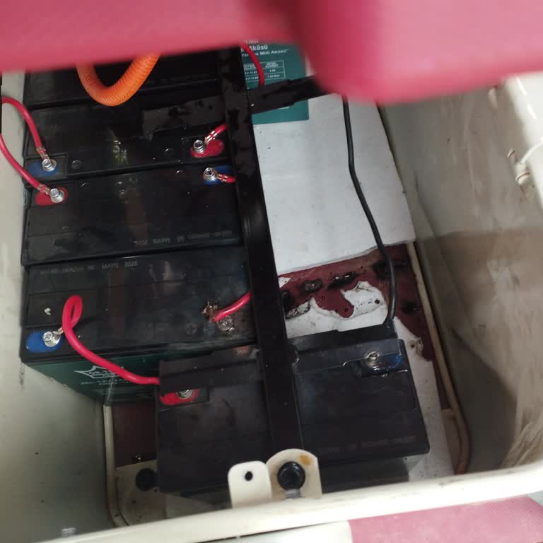 Yeni Motorun Aküsünde Kısa Devre, Garanti Değişim Talebi