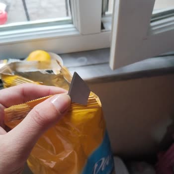 Patito Cipsinde Jilet Parçası Çocuk Sağlığını Tehlikeye Soktu