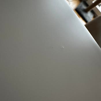 Çizik Yemek Masası Ve Uzayan Değişim Süreci