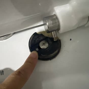Creavit Klozet Kapağında Bağlantı Parçası Erken Kırıldı, Ücretsiz Parça Değişimi İstiyorum