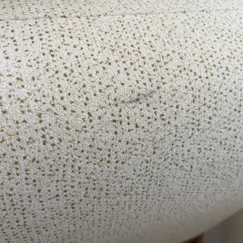 Kurulum Ekibi Laminant Zemini Çizdi Ve Koltukları Lekelendi