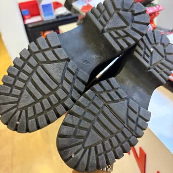 Fabrika Loafer Ayakkabısının Tabanı 2 Cm Açıldı, Garanti Reddiyle Karşılaşıldı