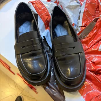 Fabrika Loafer Ayakkabısının Tabanı 2 Cm Açıldı, Garanti Reddiyle Karşılaşıldı