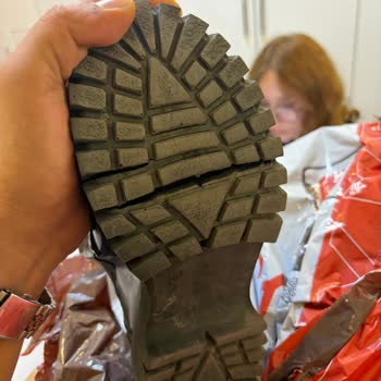 Fabrika Loafer Ayakkabısının Tabanı 2 Cm Açıldı, Garanti Reddiyle Karşılaşıldı