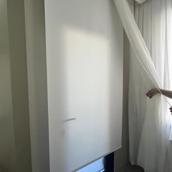 Perdehane Yanlış Ölçüyle Dikilen İki Stor