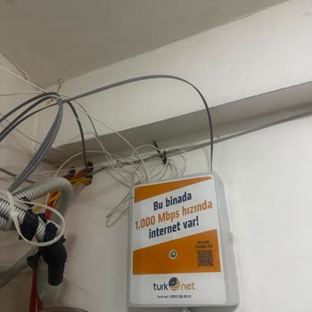 TurkNet'in Kurulum Çalışması Binanın Dış Kaplamasını Ve Kamera Tesisatını Zedeledi