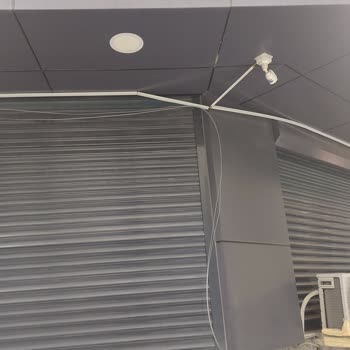 TurkNet'in Kurulum Çalışması Binanın Dış Kaplamasını Ve Kamera Tesisatını Zedeledi