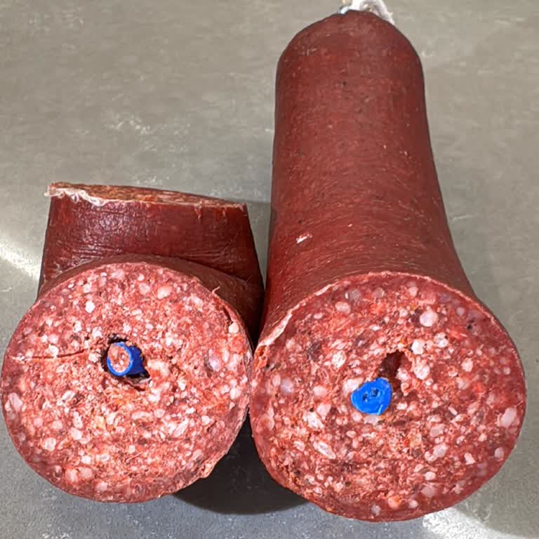 Coşkun Sucuğun İçinden Yabancı Bir Plastik Madde Çıktı