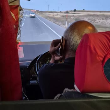 Şoförün Yolculuk Sırasında Telefon Görüşmesi Yolcu Güvenliğini Tehlikeye Attı