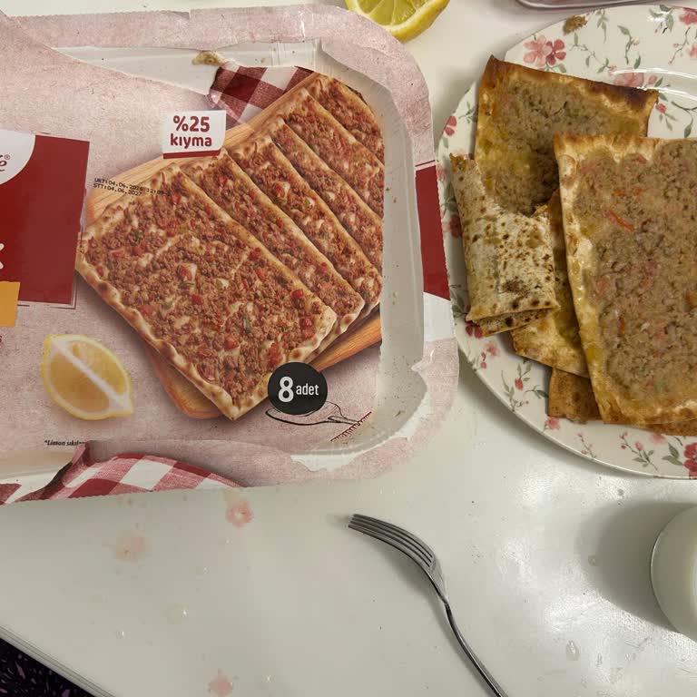 BİM Yanıltıcı Görsel Ve Aşırı Yağlı Etli Ekmek Ürünü İçin İade Talebi