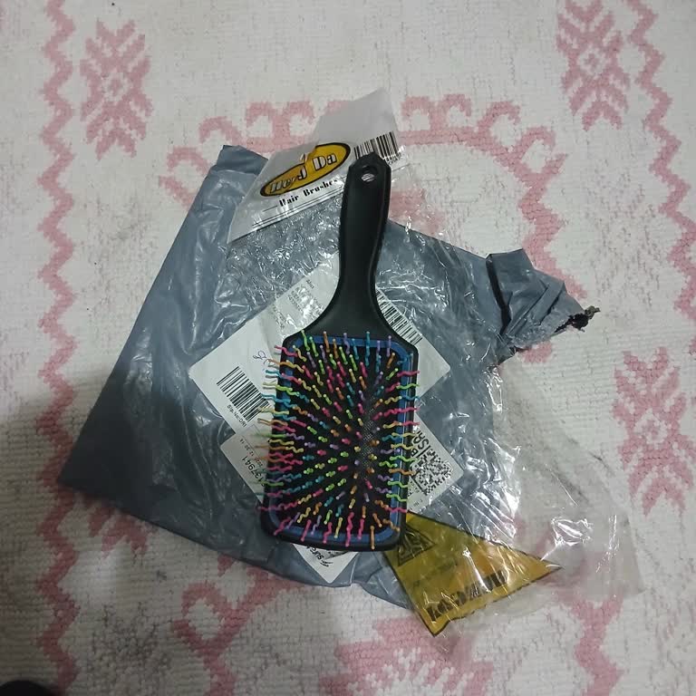 Sipariş Edilen Köpek Tarağı Yerine Saç Fırçası Gönderildi