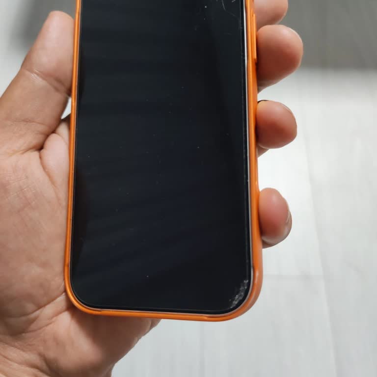 Spigen Ekran Koruyucu Kısa Sürede Çatladı: IPhone 16 Pro Kullanıcısını Hayalini Kırdı