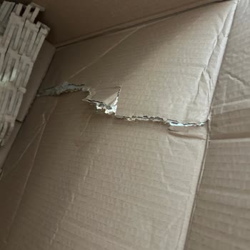 Madame Coco'dan Defolu Paspas Ve Yırtık Kargo Kutusu