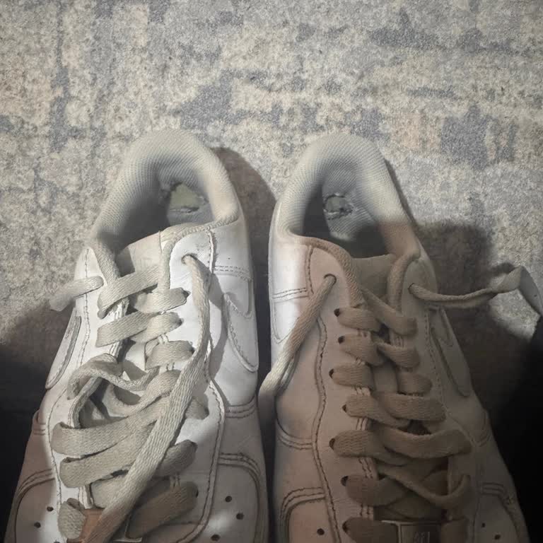 Nike Air Topuk Yırtığı Ve Sert Parça Kullanıcı Hatası İddiası