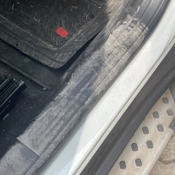 Jeep Compass Cam Değişimi Sonrası İç Temizlik Ve Çizik Düzeltme Talebi