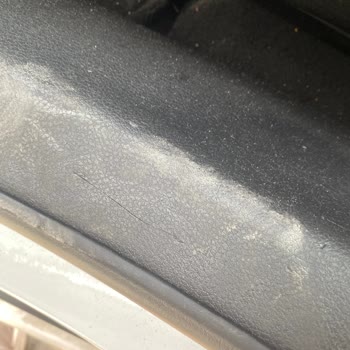 Jeep Compass Cam Değişimi Sonrası İç Temizlik Ve Çizik Düzeltme Talebi