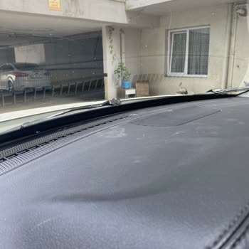 Jeep Compass Cam Değişimi Sonrası İç Temizlik Ve Çizik Düzeltme Talebi