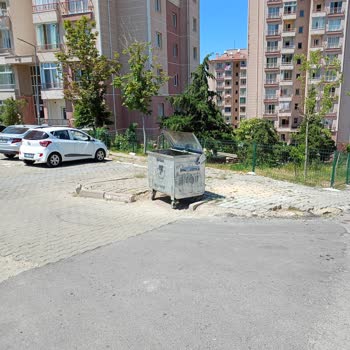 Ortak Alanı İşgal Eden Kaçak Tel Çit Kaldırılmalı