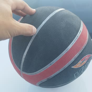 Voit Basketbol Topunun Hızlı Deformasyonu Ve Garanti Değişim Talebi