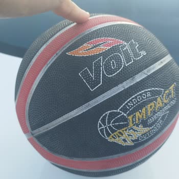 Voit Basketbol Topunun Hızlı Deformasyonu Ve Garanti Değişim Talebi