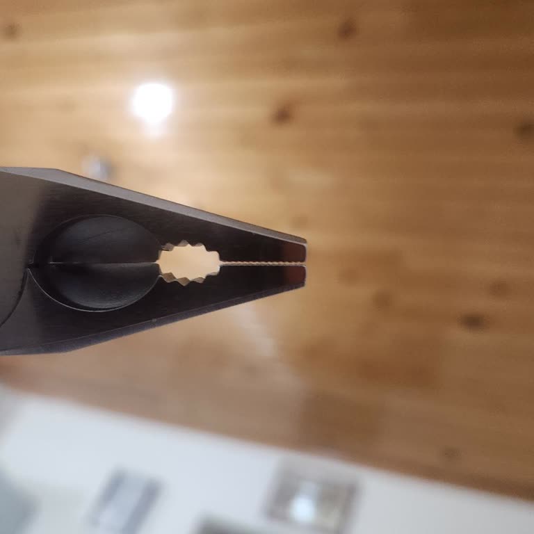 İzeltaş Kraft TS 60 180 Pense Ucundaki Boşluk Ürün İşlevini Bozuyor
