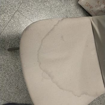 Ankara Etlik Şehir Hastanesi Bekleme Salonlarındaki Sandalyeler Hijyen Açısından Temizlenmeli