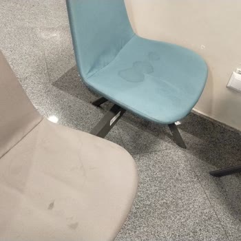 Ankara Etlik Şehir Hastanesi Bekleme Salonlarındaki Sandalyeler Hijyen Açısından Temizlenmeli