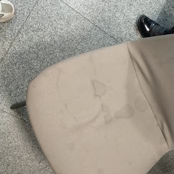 Ankara Etlik Şehir Hastanesi Bekleme Salonlarındaki Sandalyeler Hijyen Açısından Temizlenmeli