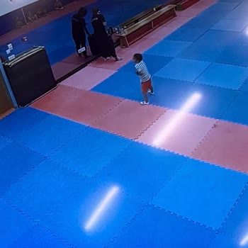 Yedikule Cimnastik Dersi Eğitmeninin Çocuklara İlgisiz Davranışı