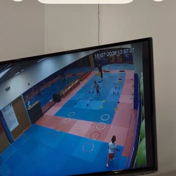 Yedikule Cimnastik Dersi Eğitmeninin Çocuklara İlgisiz Davranışı