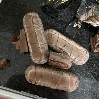 Eti Browni Intense Ürününün Renk Değişikliği Ve Bozuk Tadından Şikayet