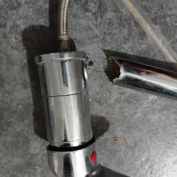 12 Yıllık Kullanım Sonrası Artema Lavabo Bataryasında Kırılma Ve Su Fışkırması